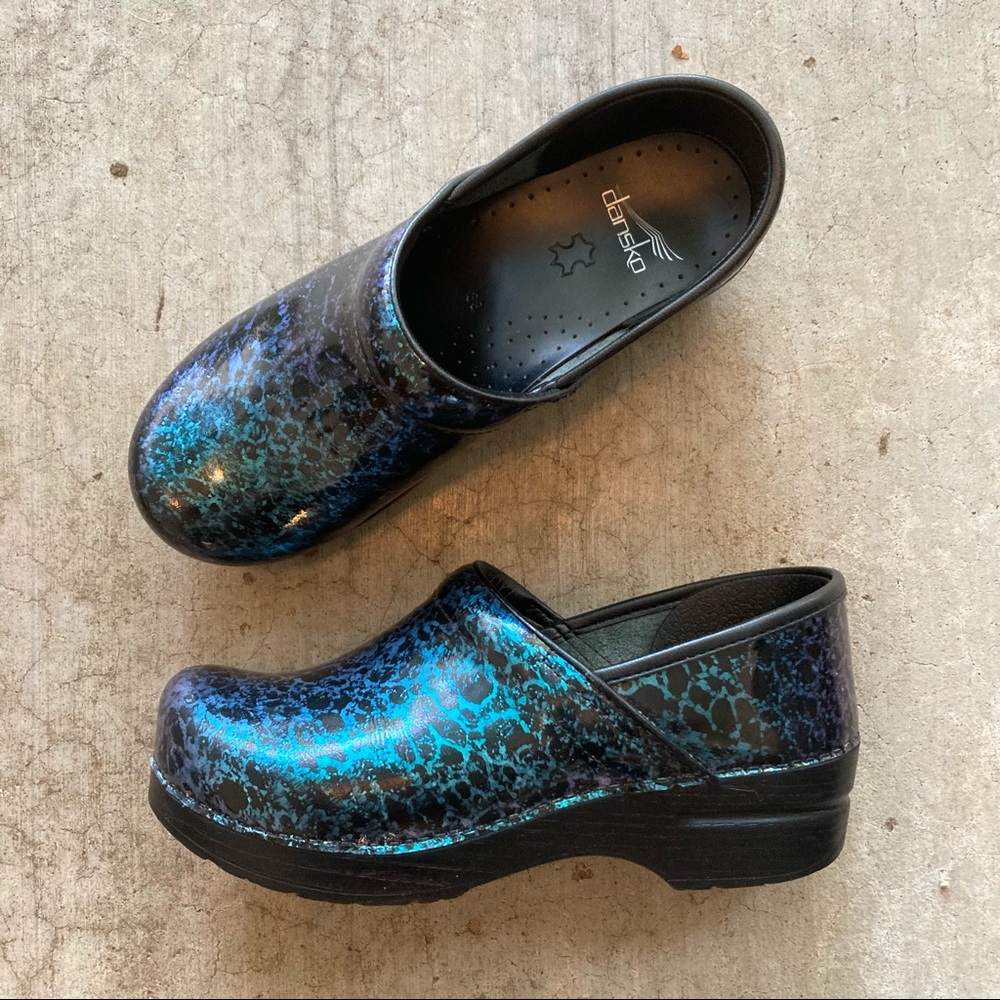 Dansko | Pewter Leopard Patent Professional Clogs - Picture 2 of 11